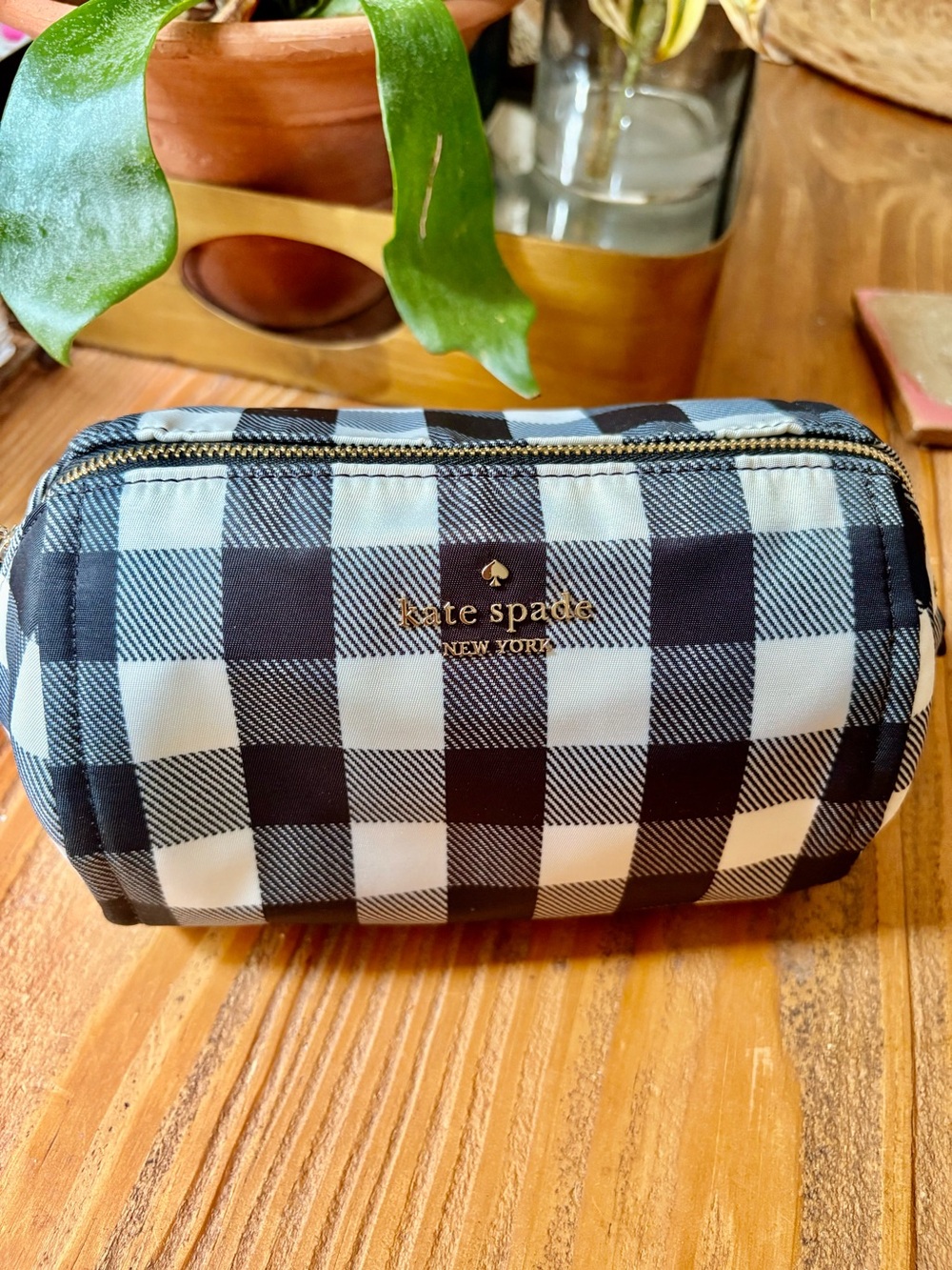 New kate spade “Chelsea” black and white gingham zip cosmetic pouch